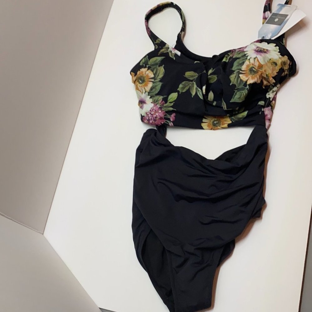 Floral Black Swimsuit - Picture 4 of 4